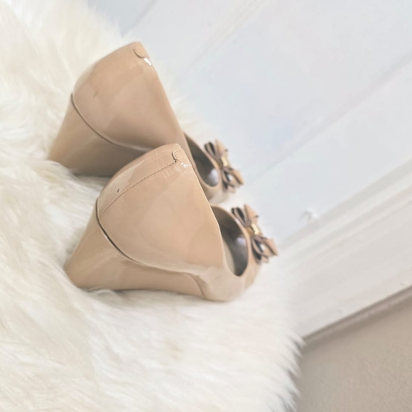 Tory Burch Patent Leather Peep Toe Wedge Pumps Size 9 - Picture 6 of 10